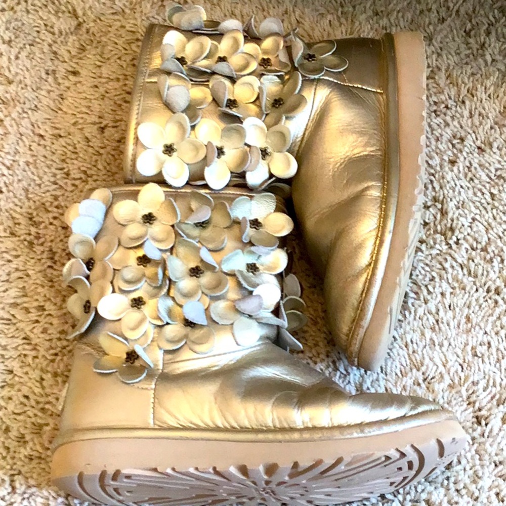 Golden Ugg girls’ boots
